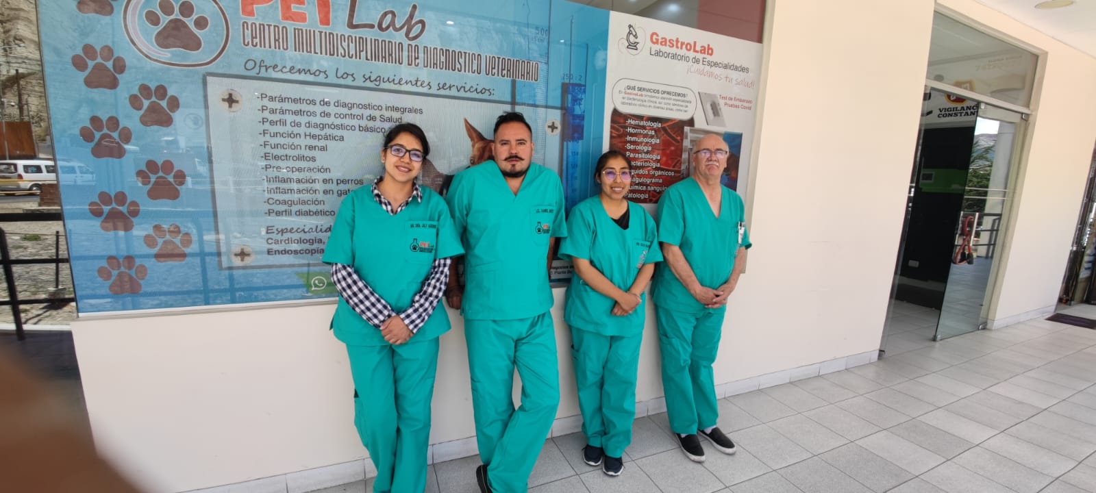 Equipo de PETLAB Bolivia frente a las instalaciones de La Paz